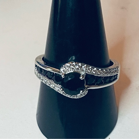 New Luxury Black White Sapphire Twisted Love Knot 925 Sterling Silver Ring - Picture 15 of 17